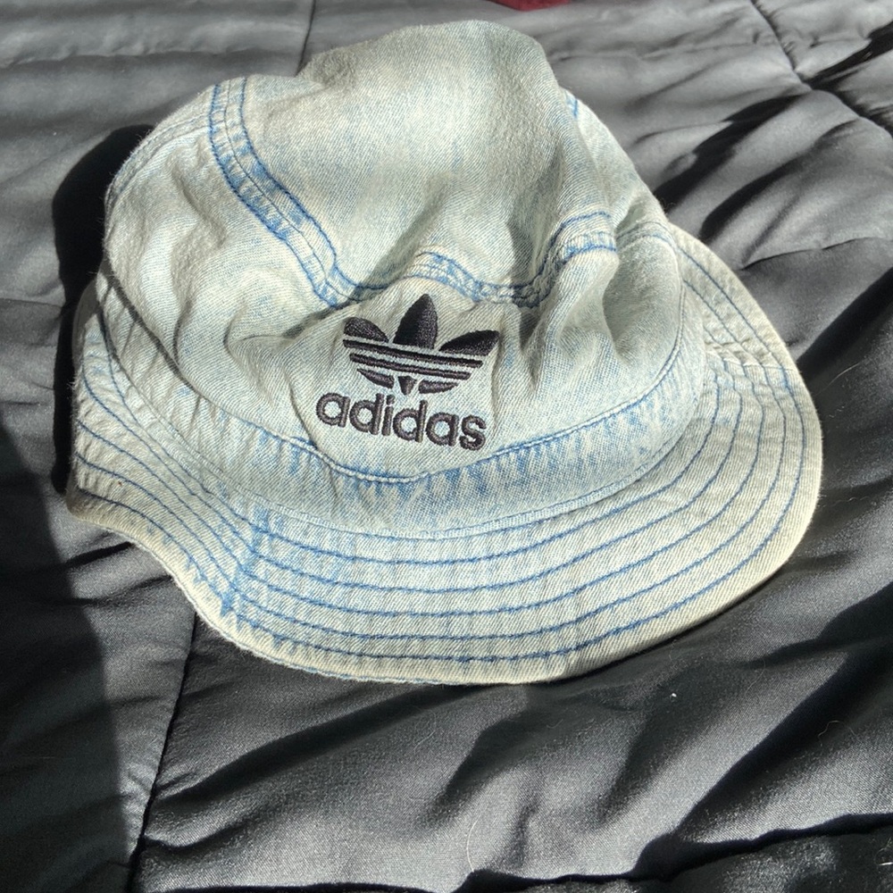 Adidas bucket hat